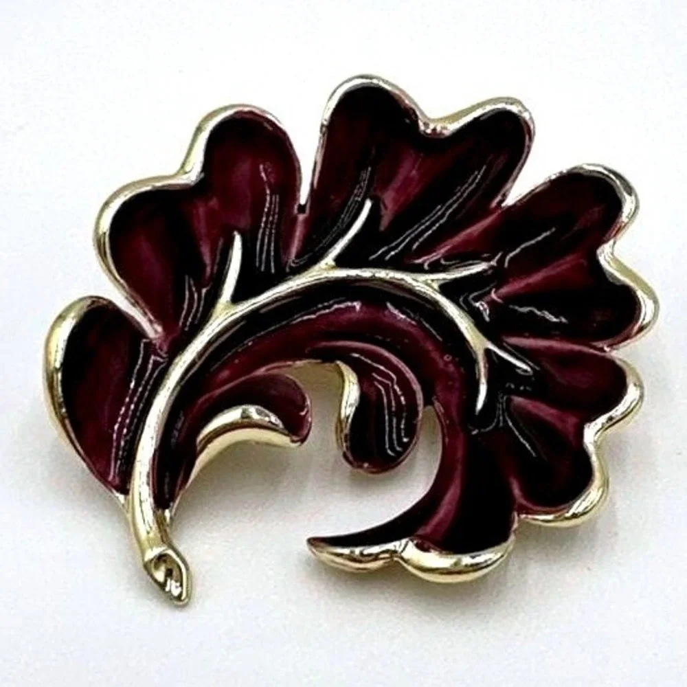 Leaf Brooch Pin‎ Purple Enamel Gold Tone Floral Vintage Style Jewelry